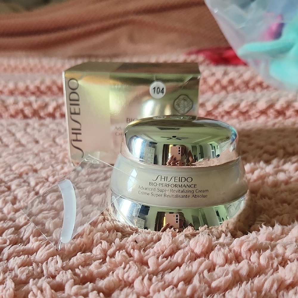 Shiseido Bio-Performance Advanced Cream - Silver and Gold